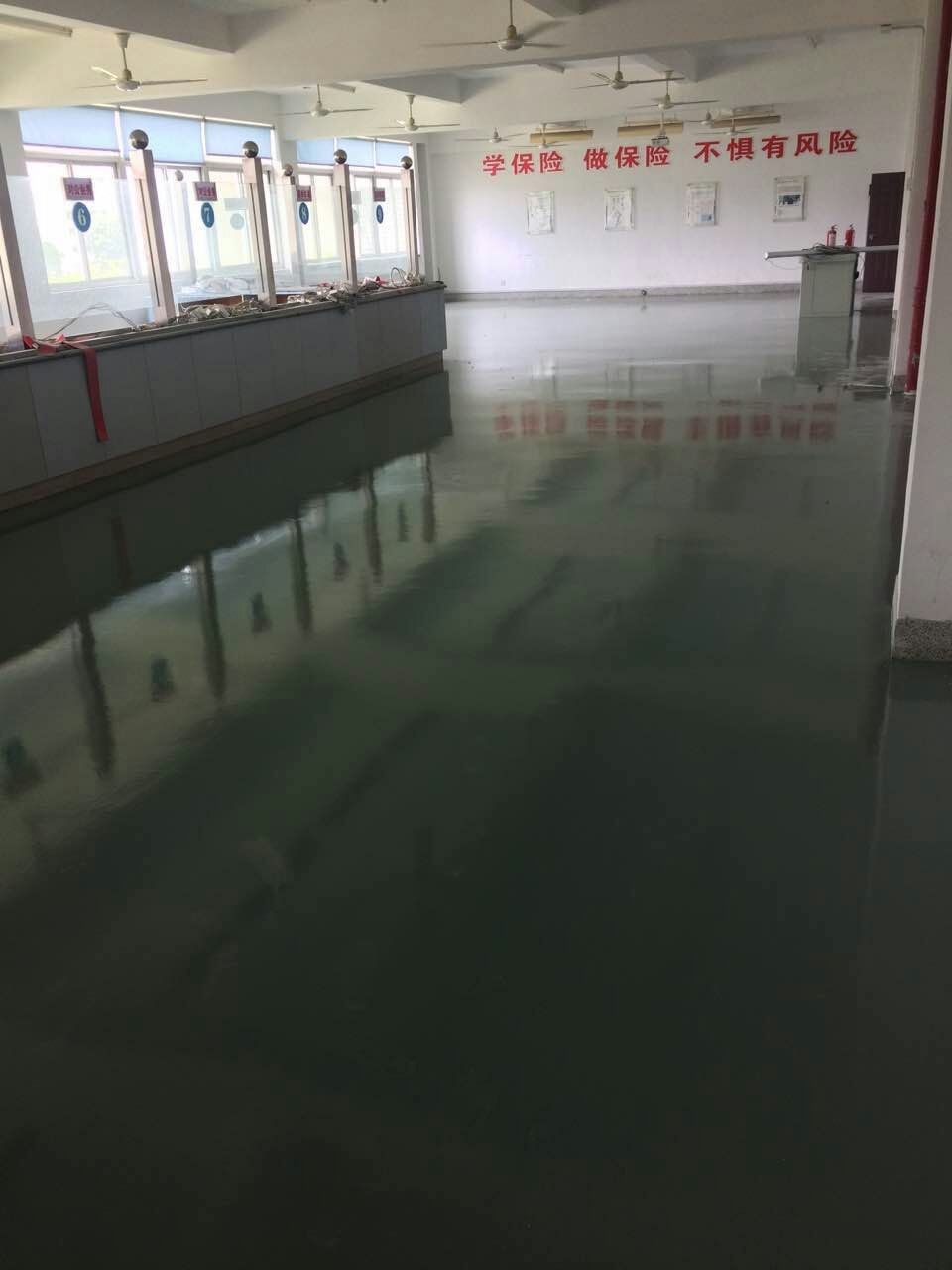 水性環(huán)氧地坪漆廠家給消費者帶來安全放心不一樣的地坪涂料